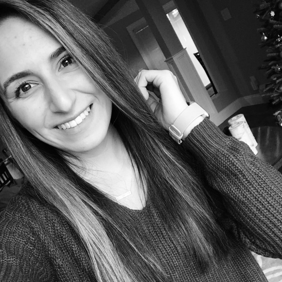 Meet your Posher, Kassandra - Picture 3 of 3